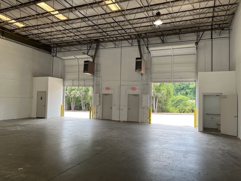 963 N Burnt Hickory Rd, Douglasville, GA for lease - Interior Photo - Image 3 of 33