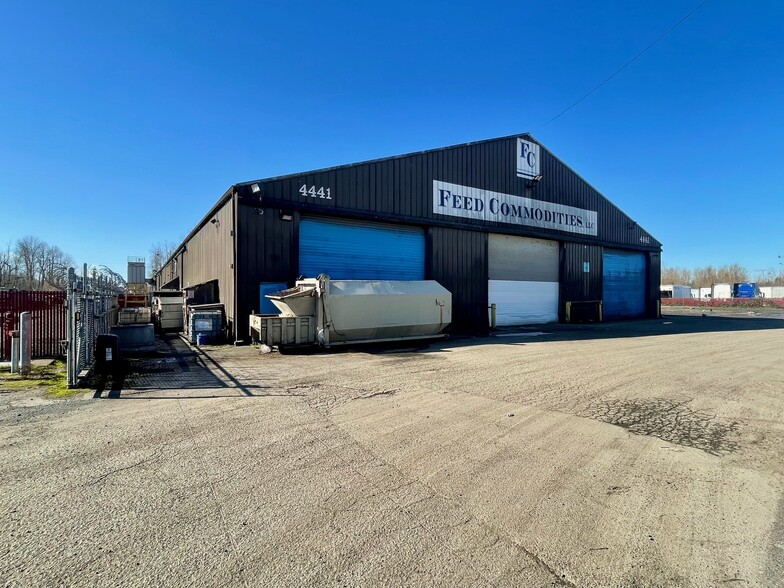 4441 NE 148th Ave, Portland, OR à vendre - Photo du bâtiment - Image 3 de 16