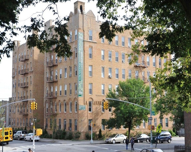 702 44th St, Brooklyn, NY à vendre - Photo du bâtiment - Image 1 de 1