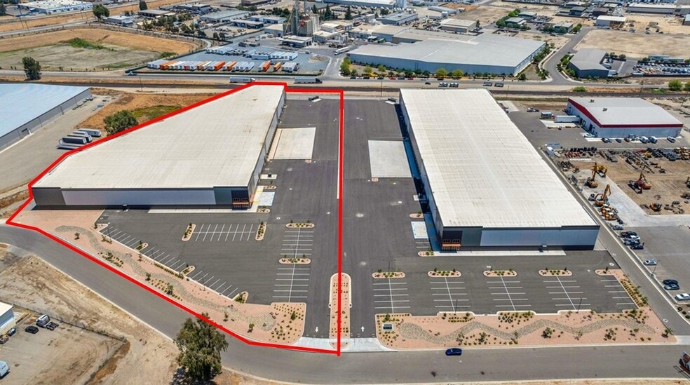 30199 Bradham Dr, Visalia, CA for lease - Building Photo - Image 2 of 11