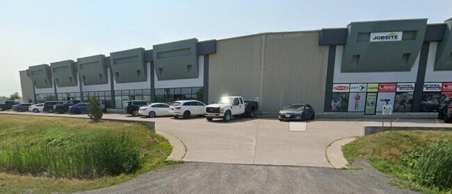 Plus de détails pour 240-250 Entreprise Rd, Russell, ON - Flex à vendre