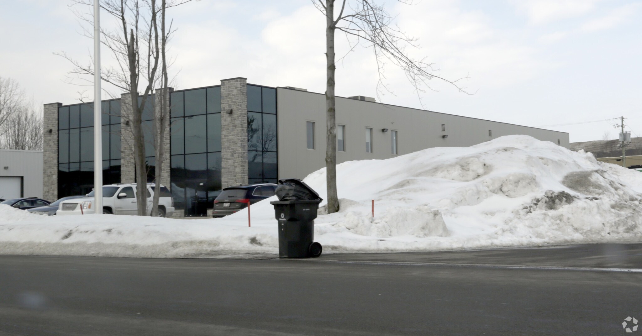 90 Rue Gaston-Dumoulin, Blainville, QC for sale Primary Photo- Image 1 of 1