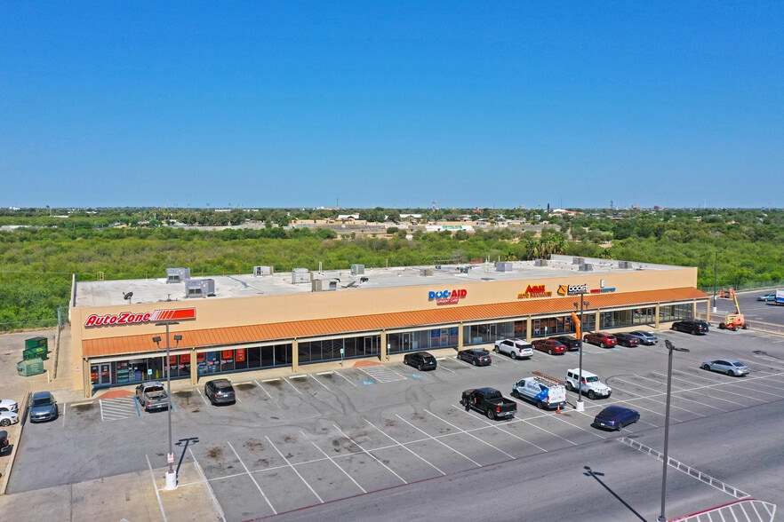 2314-2316 S Zapata Hwy, Laredo, TX à louer - Photo du bâtiment - Image 2 de 11