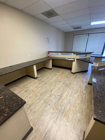 2701 E Hammer Ln, Stockton, CA à louer - Photo du bâtiment - Image 3 de 20