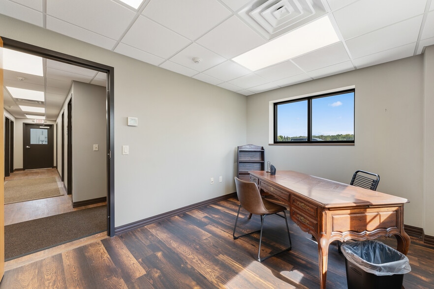 605 Greenway Ct, Reedsburg, WI à vendre - Photo du bâtiment - Image 3 de 48