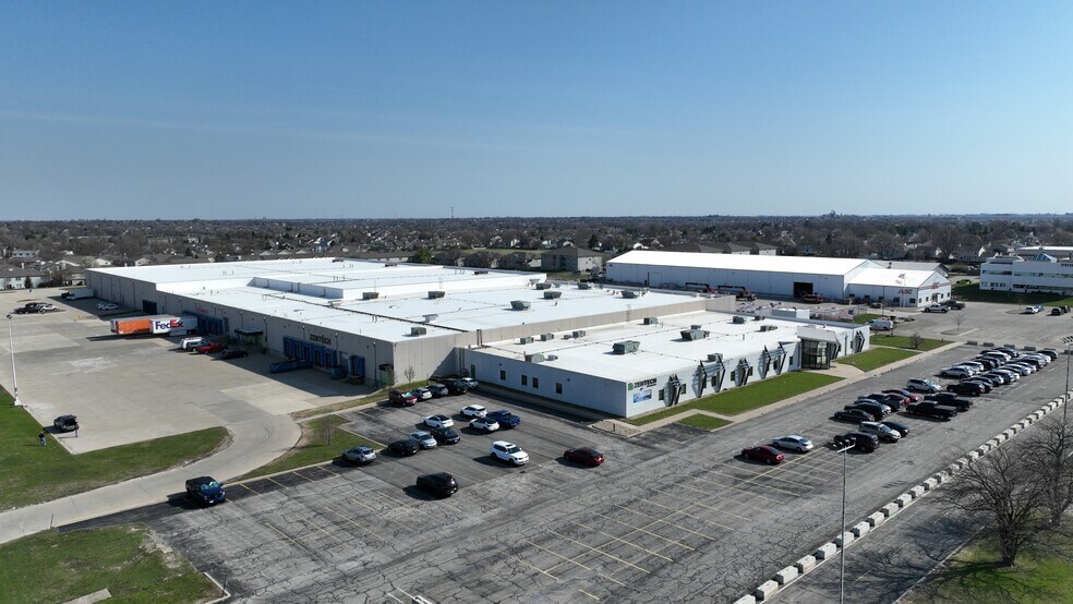 2402 E Empire St, Bloomington, IL à vendre - Photo du bâtiment - Image 2 de 21