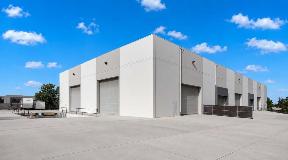 7451 Trade St, San Diego, CA à louer - Photo du bâtiment - Image 2 de 6