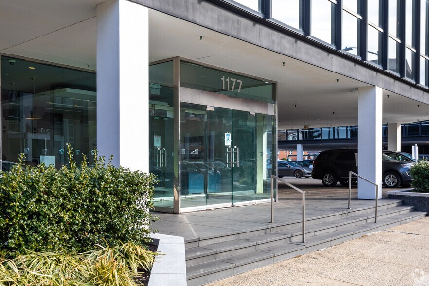 1177 Summer St, Stamford, CT à louer - Photo du bâtiment - Image 3 de 4