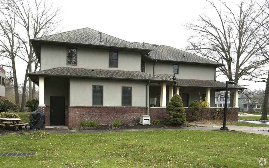 121 Union Ave, Middlesex, NJ à louer - Photo du bâtiment - Image 3 de 14