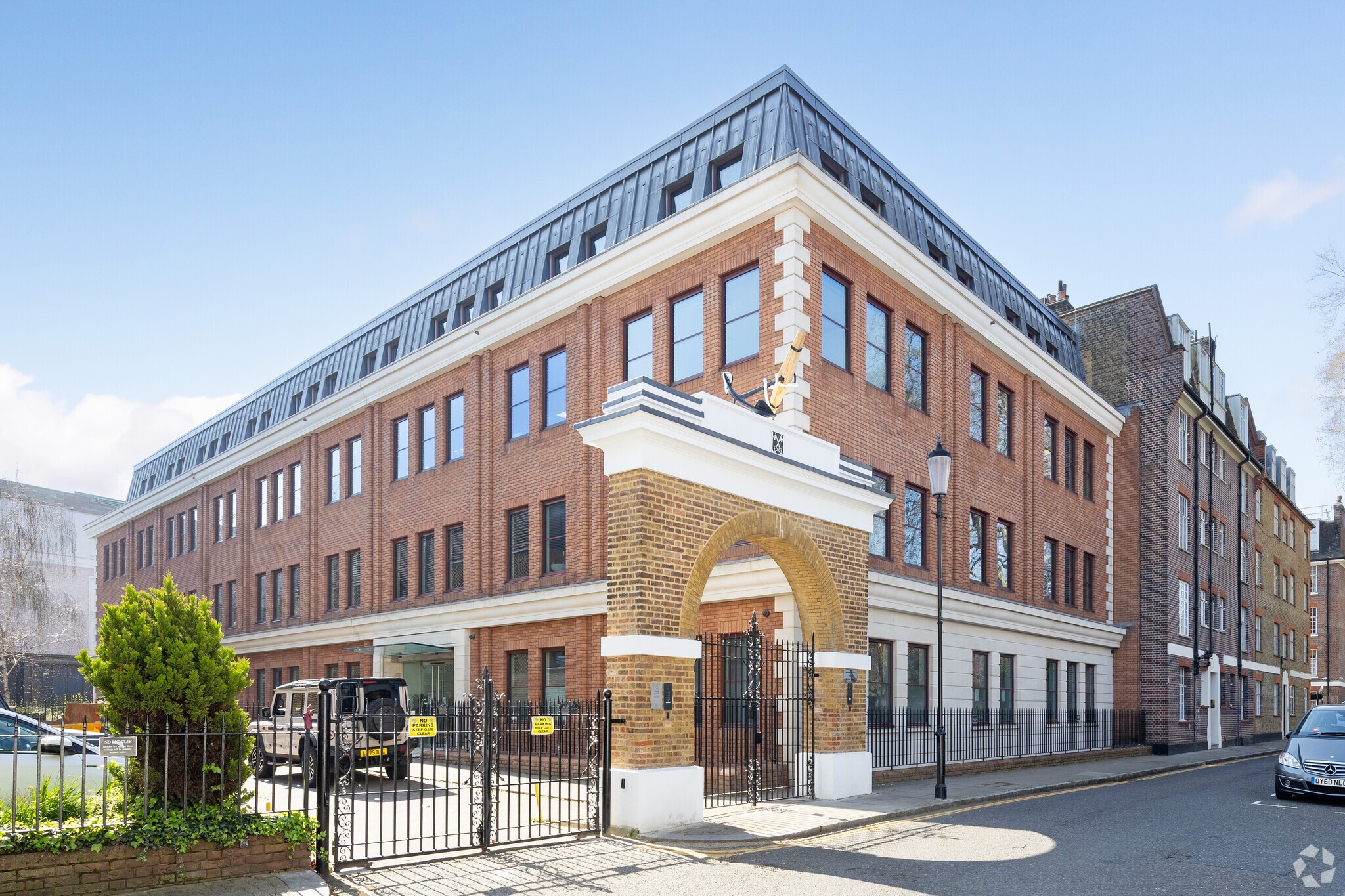 15-19 Britten St, London for lease Primary Photo- Image 1 of 3