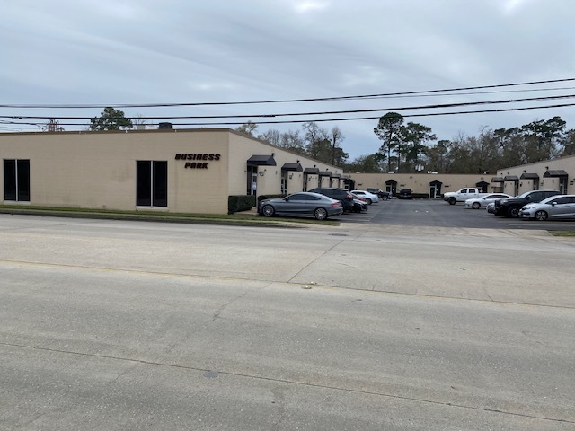 3511 Pinemont Dr, Houston, TX for lease - Building Photo - Image 1 of 4