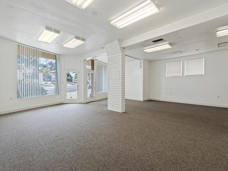 7940 La Mesa Blvd, La Mesa, CA à louer - Photo du bâtiment - Image 2 de 13