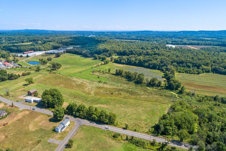 74 College Hwy, Southwick, MA à vendre - Photo du bâtiment - Image 3 de 8