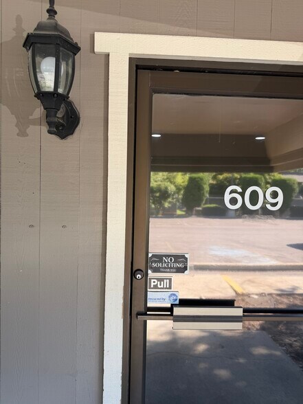 607-609 S 48th Ave, Yakima, WA for lease - Building Photo - Image 2 of 14