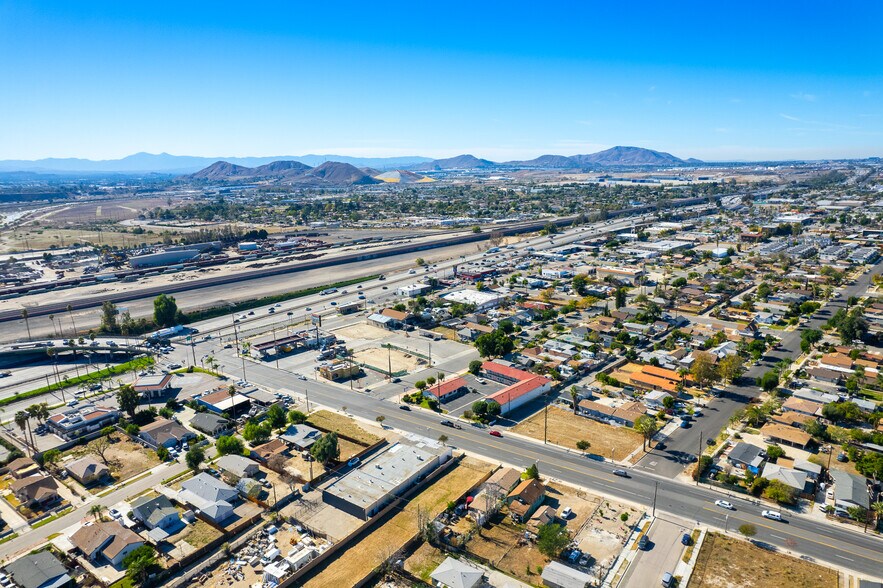 372 N Mt. Vernon Ave, Colton, CA à vendre - Photo du bâtiment - Image 3 de 51