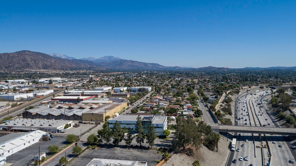 1151 W 5th St, Azusa, CA à vendre - Photo du bâtiment - Image 3 de 13