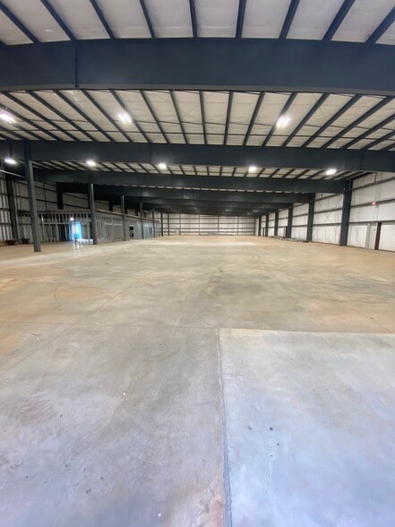 1137 E Hefner Rd, Oklahoma City, OK for sale - Interior Photo - Image 3 of 6