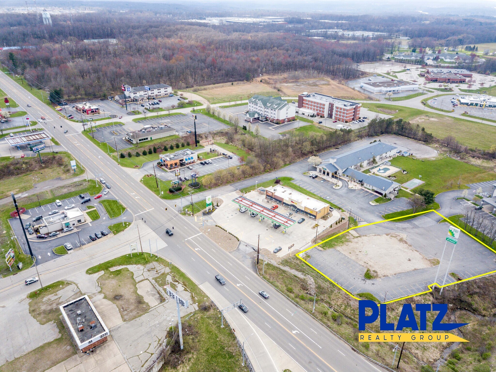 920 Canfield Niles Rd, Austintown, OH à louer Aérien- Image 1 de 8