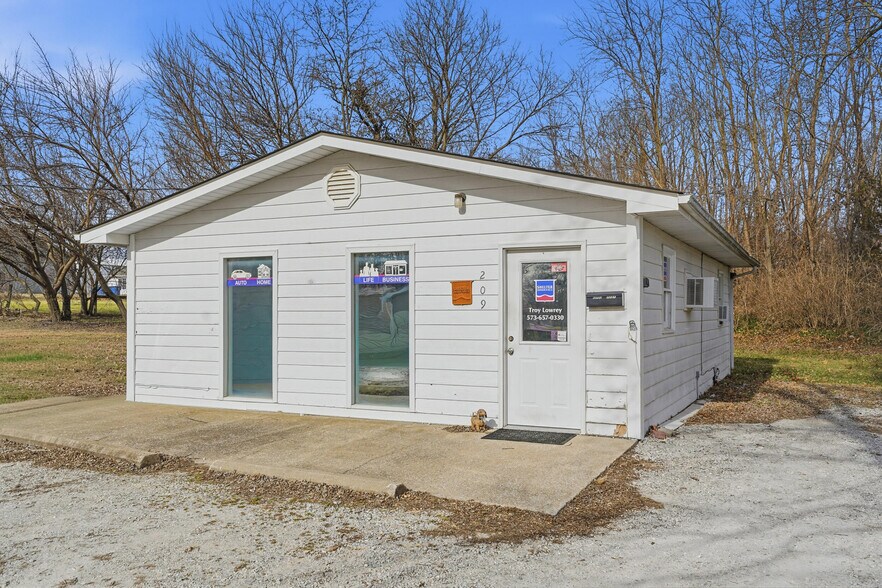 209 E Johnson Ave, Ashland, MO à vendre - Photo du bâtiment - Image 3 de 4