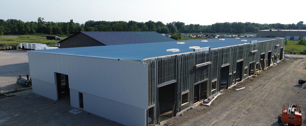 70516 Beaver Creek Dr crk, Romeo, MI for lease - Construction Photo - Image 1 of 4