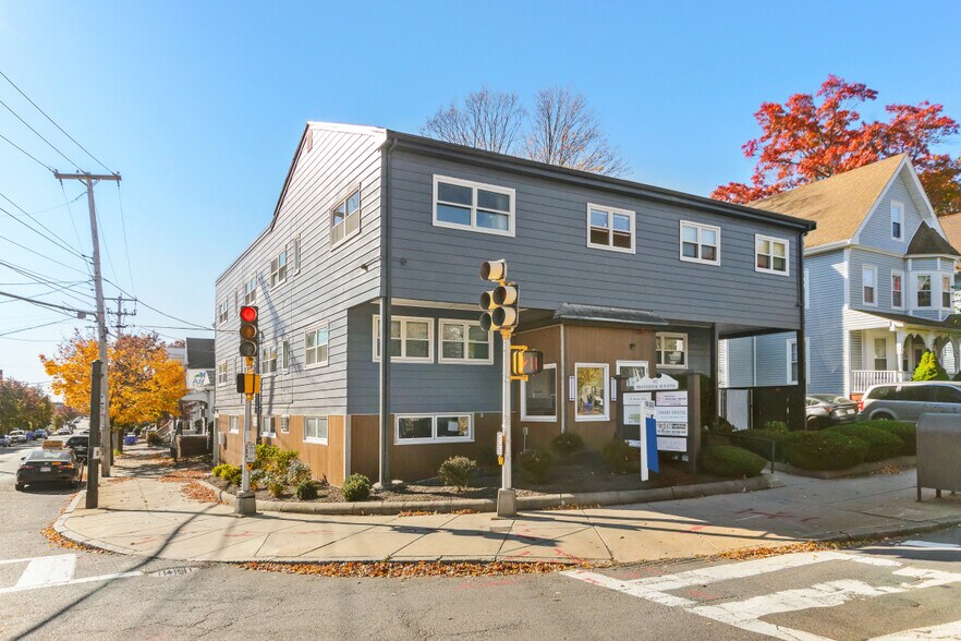 452 Pleasant St, Malden, MA à louer - Photo du bâtiment - Image 2 de 3
