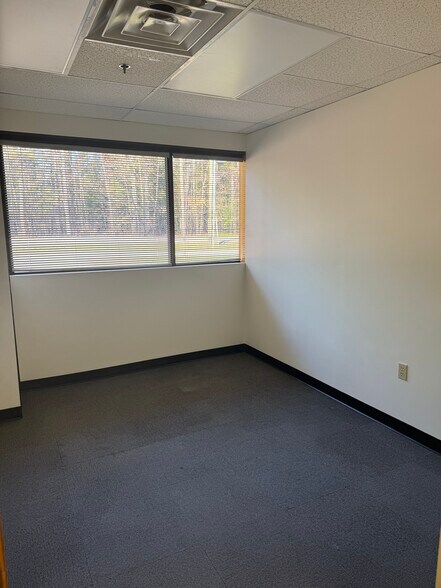 30 Boston Ct, Essex Junction, VT à louer - Photo du bâtiment - Image 3 de 10