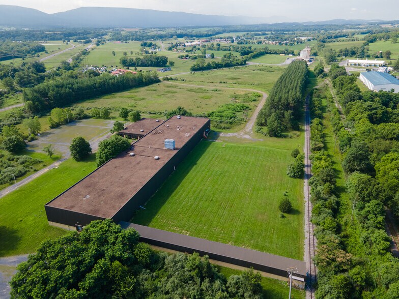 377 Industrial Park Rd, Mount Jackson, VA for lease - Building Photo - Image 3 of 15