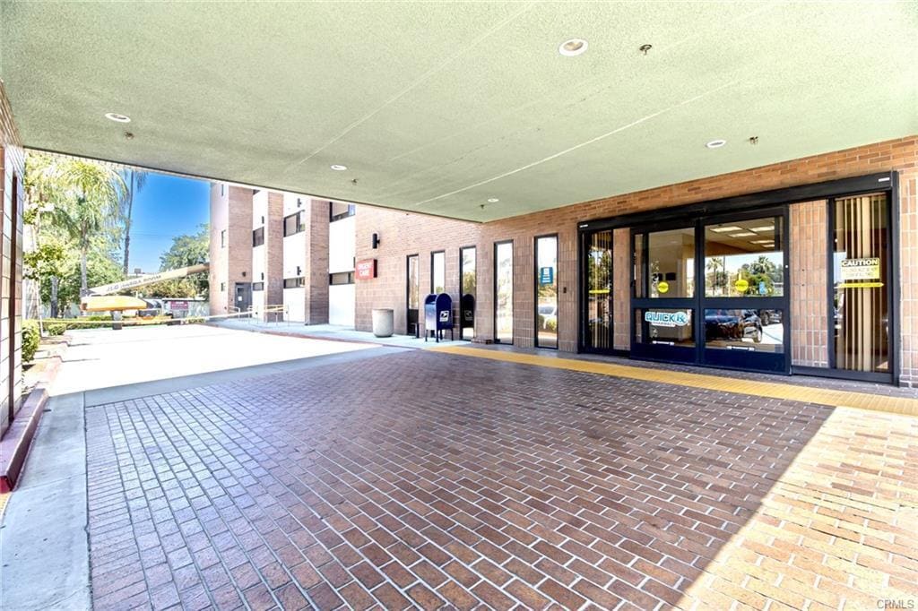 9041 Magnolia Ave, Riverside, CA 92503 - Unit 001 -  - Interior Photo - Image 2 of 2