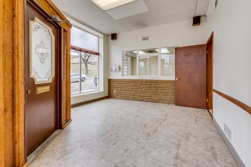 6300 Forward Ave, Pittsburgh, PA for lease - Lobby - Image 3 of 50