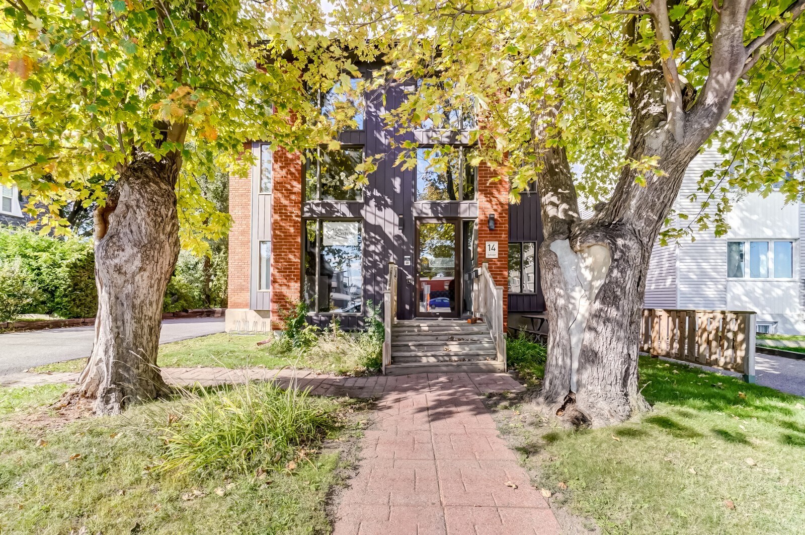 14-16 Rue Jeanne-d'Arc, Gatineau, QC for sale Primary Photo- Image 1 of 1