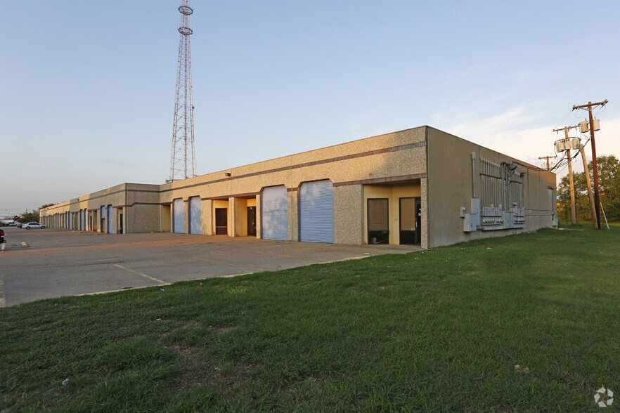 3637 Marquis Dr, Garland, TX à louer - Photo du bâtiment - Image 2 de 2