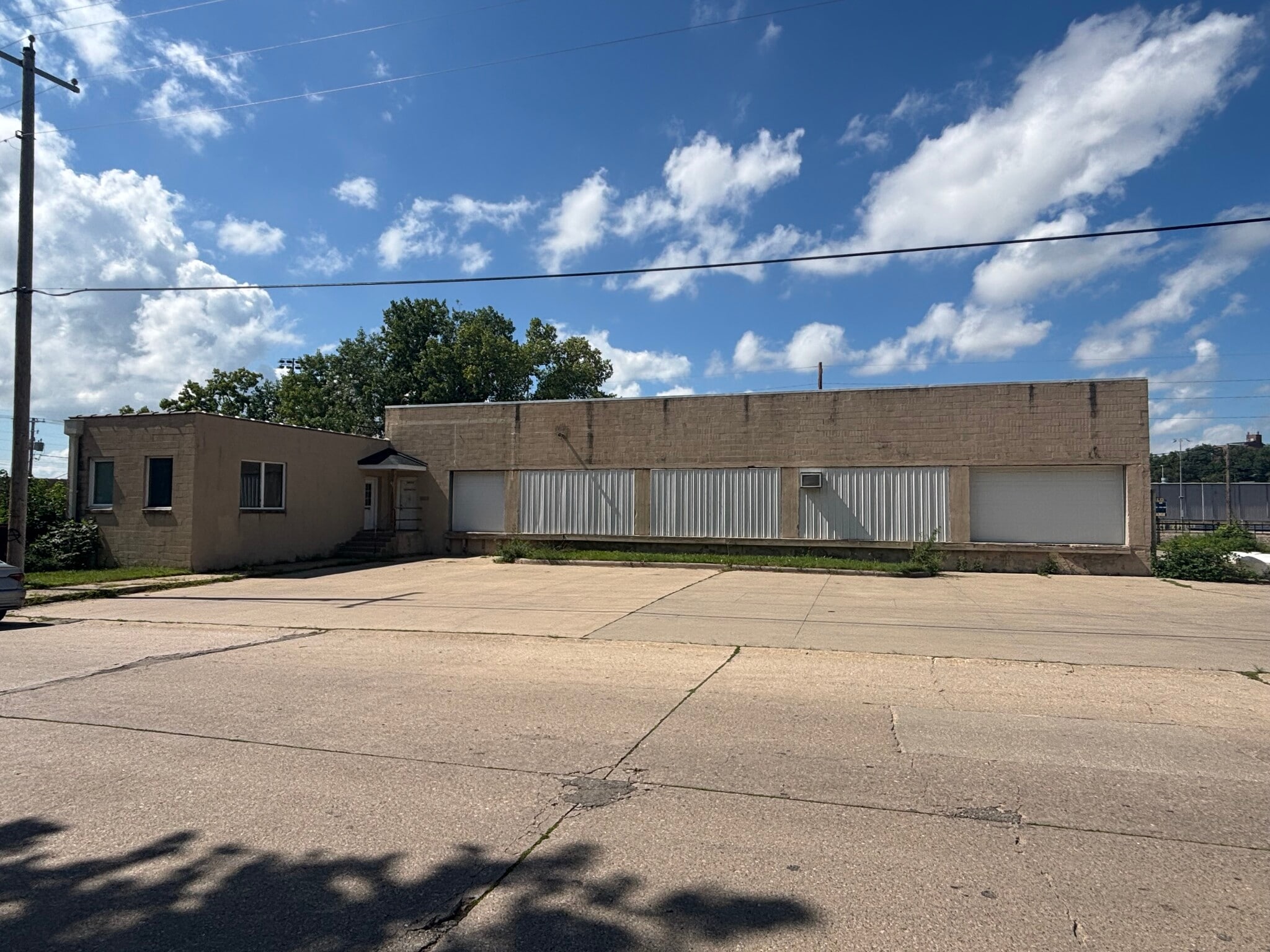 1814 E Ave NE, Cedar Rapids, IA for lease Interior Photo- Image 1 of 9