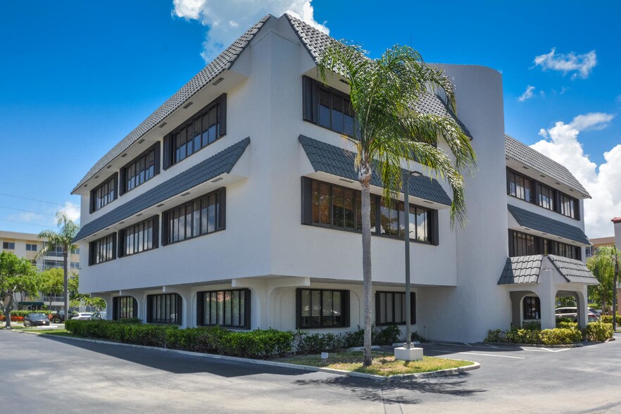 200 W Palmetto Park Rd, Boca Raton, FL for lease - Primary Photo - Image 1 of 9
