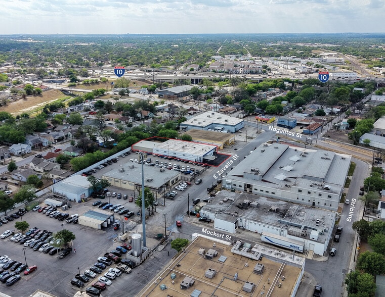 130 E Zavalla, San Antonio, TX à louer - Aérien - Image 2 de 58