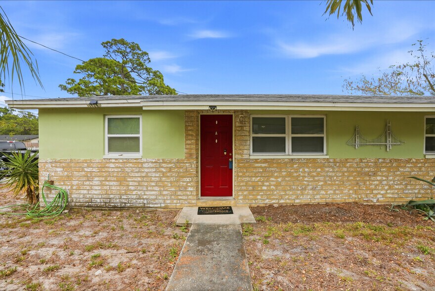 8040 47th Ave N, Saint Petersburg, FL à vendre - Photo du bâtiment - Image 2 de 12