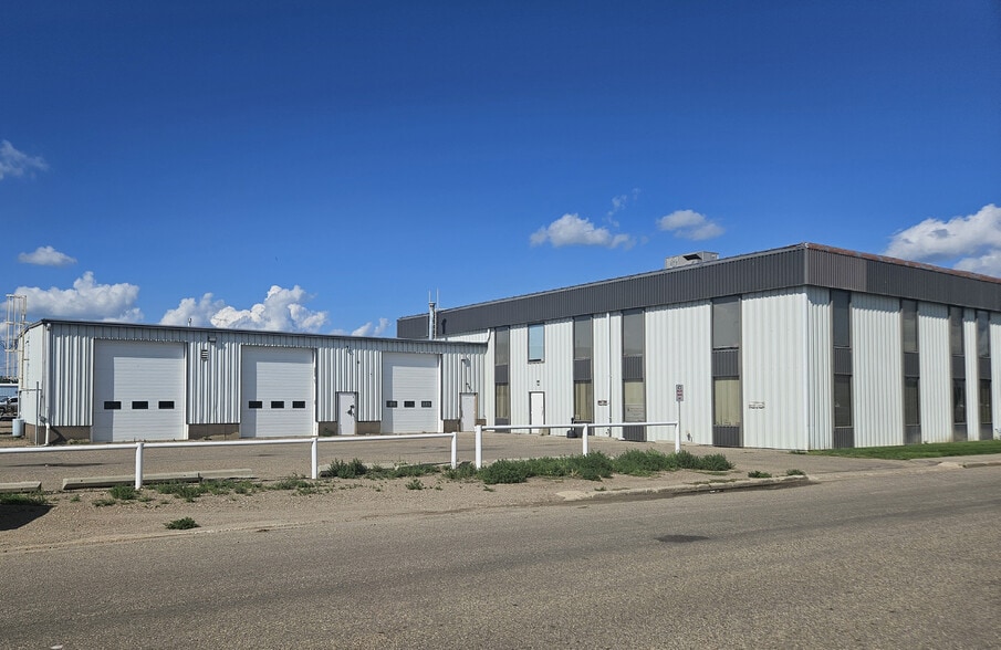 303 8 St E, Brooks, AB for sale - Building Photo - Image 2 of 9