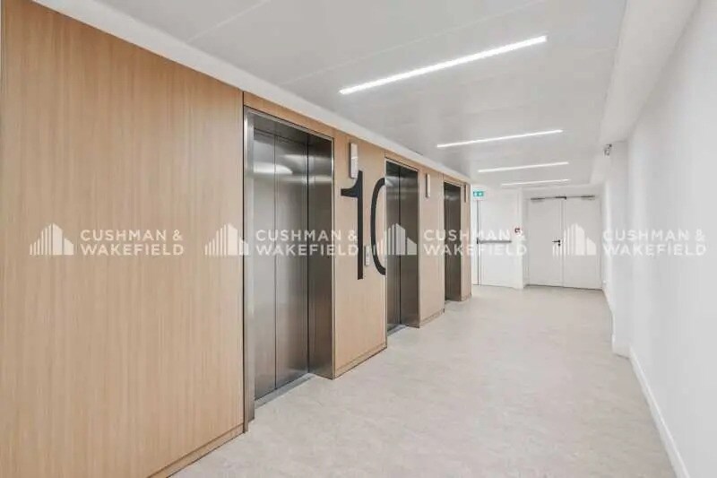 24 Boulevard De Pesaro, Nanterre à louer - Hall d’entrée - Image 2 de 16