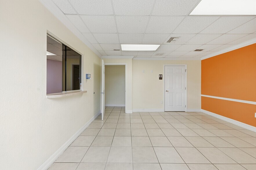 11151 Spring Hill Dr, Spring Hill, FL à vendre - Photo intérieure - Image 3 de 6