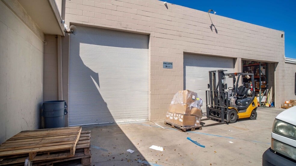 2180 Temple Ave, Long Beach, CA à louer - Photo du bâtiment - Image 3 de 9