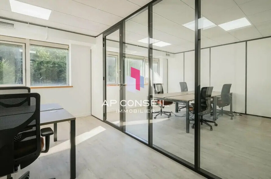 Office in Meudon for lease - Interior Photo - Image 3 of 6