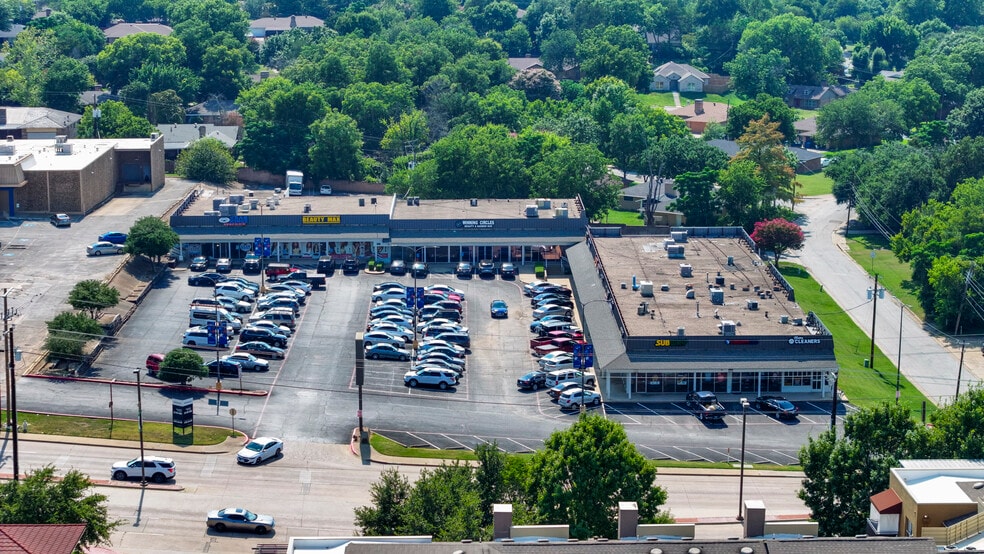 Pleasant Run Village Sale portfolio of 2 properties for sale on LoopNet.ca - Building Photo - Image 2 of 5