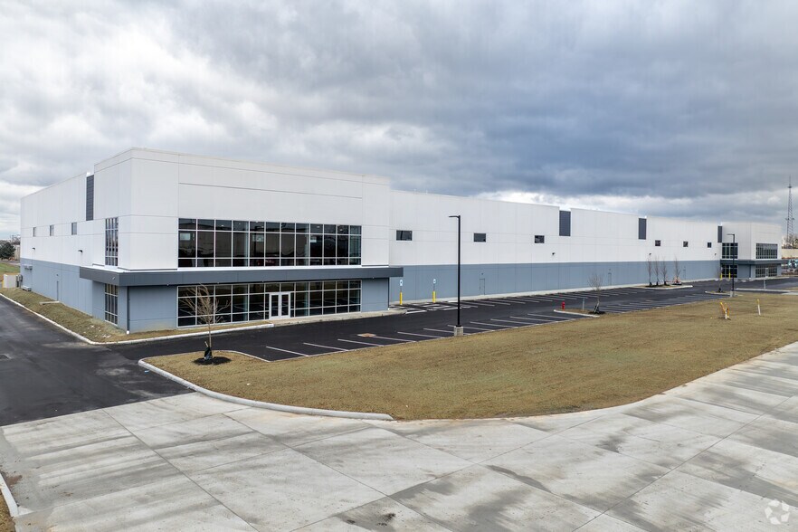 900 Distribution Dr, Columbus, OH à louer - Photo principale - Image 3 de 3