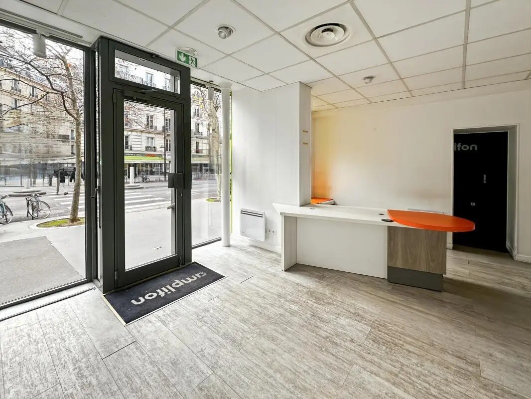 Retail in Paris for lease Building Photo- Image 1 of 7