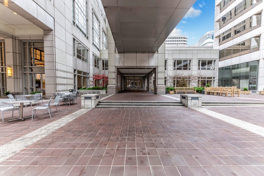 255 E 5th St, Cincinnati, OH à louer - Photo du bâtiment - Image 2 de 7