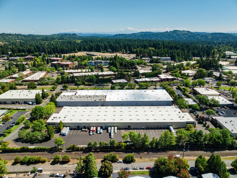 7342-7380 SW Kable Ln, Portland, OR à louer - Photo du bâtiment - Image 2 de 4