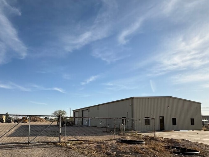 2215 W Bender Blvd, Hobbs, NM à louer Photo du bâtiment- Image 1 de 18