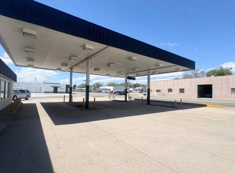 506 E B St, McCook, NE for sale - Building Photo - Image 2 of 15