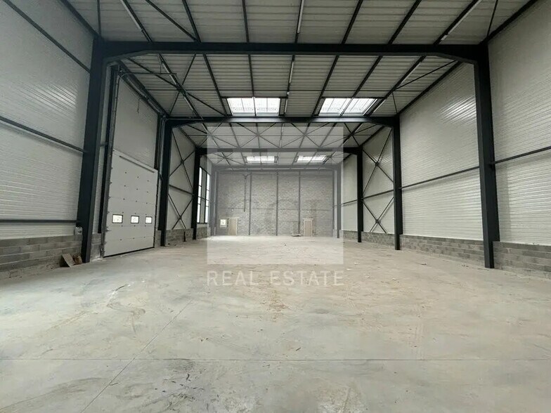 Flex in Saint-Quentin-Fallavier for lease - Interior Photo - Image 3 of 4