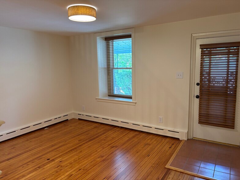 7719 Germantown Ave, Philadelphia, PA à louer - Photo du bâtiment - Image 3 de 17