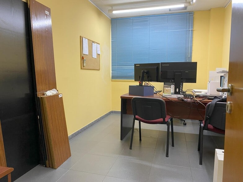 Retail in València for lease - Interior Photo - Image 2 of 12